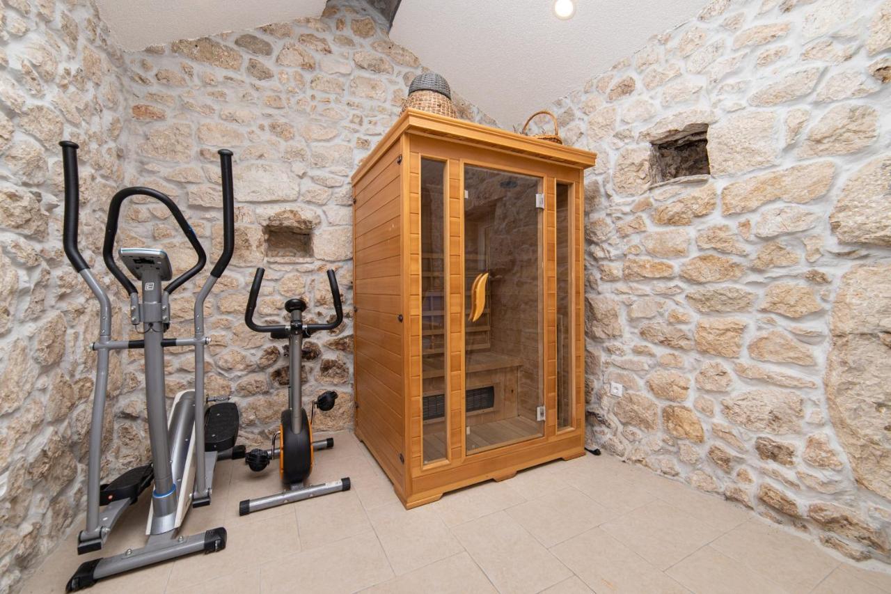 Peaceful Oasis With Whirlpool Holiday home Makarska