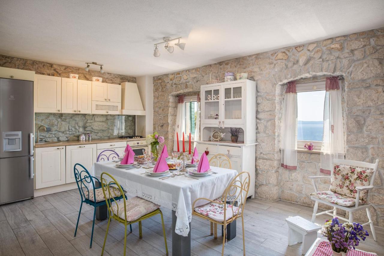 Peaceful Oasis With Whirlpool Makarska