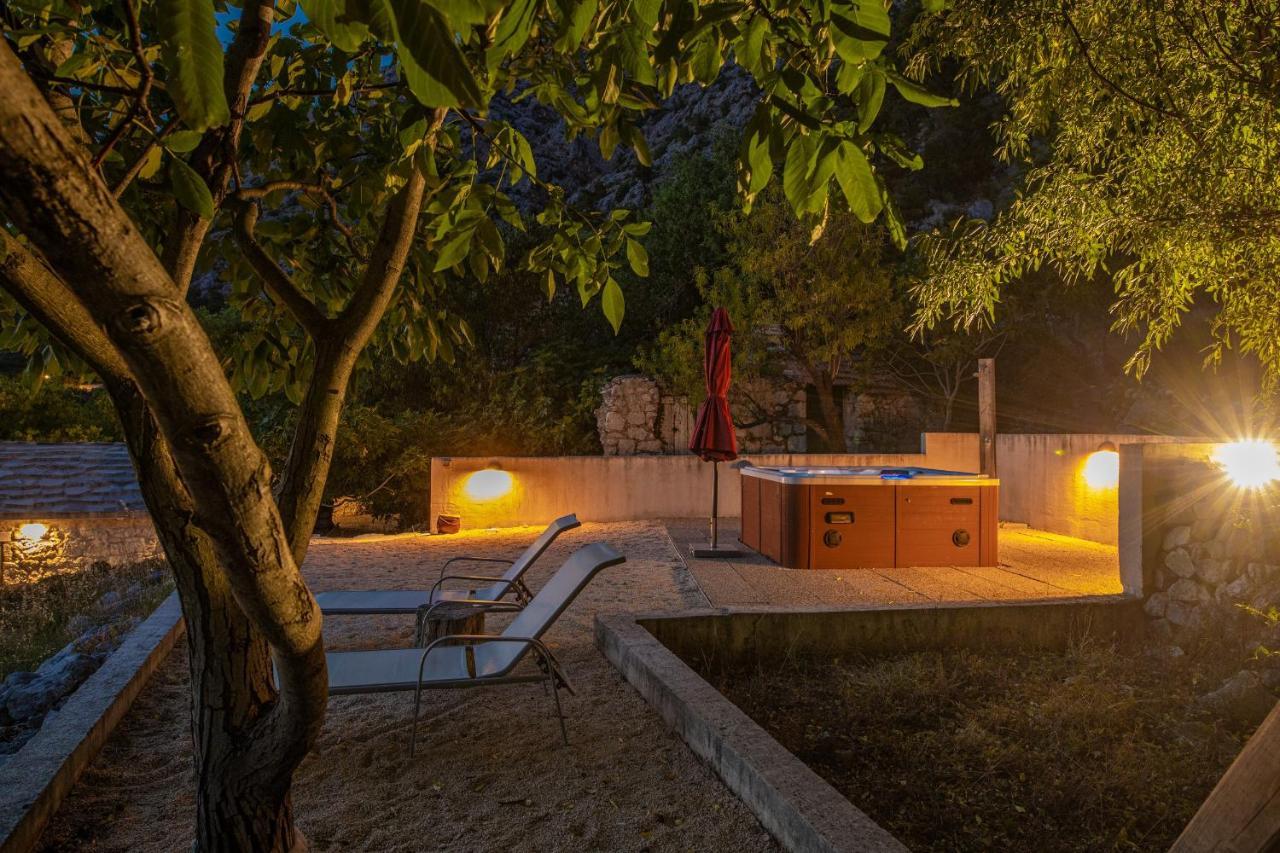 Holiday home Peaceful Oasis With Whirlpool